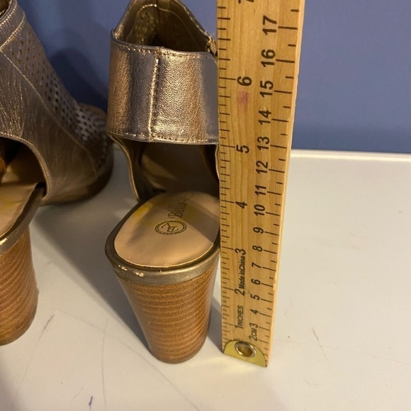 Bella Vita Womens Lenore Almond Leather Sandals Size 8 wide - Picture 6 of 6